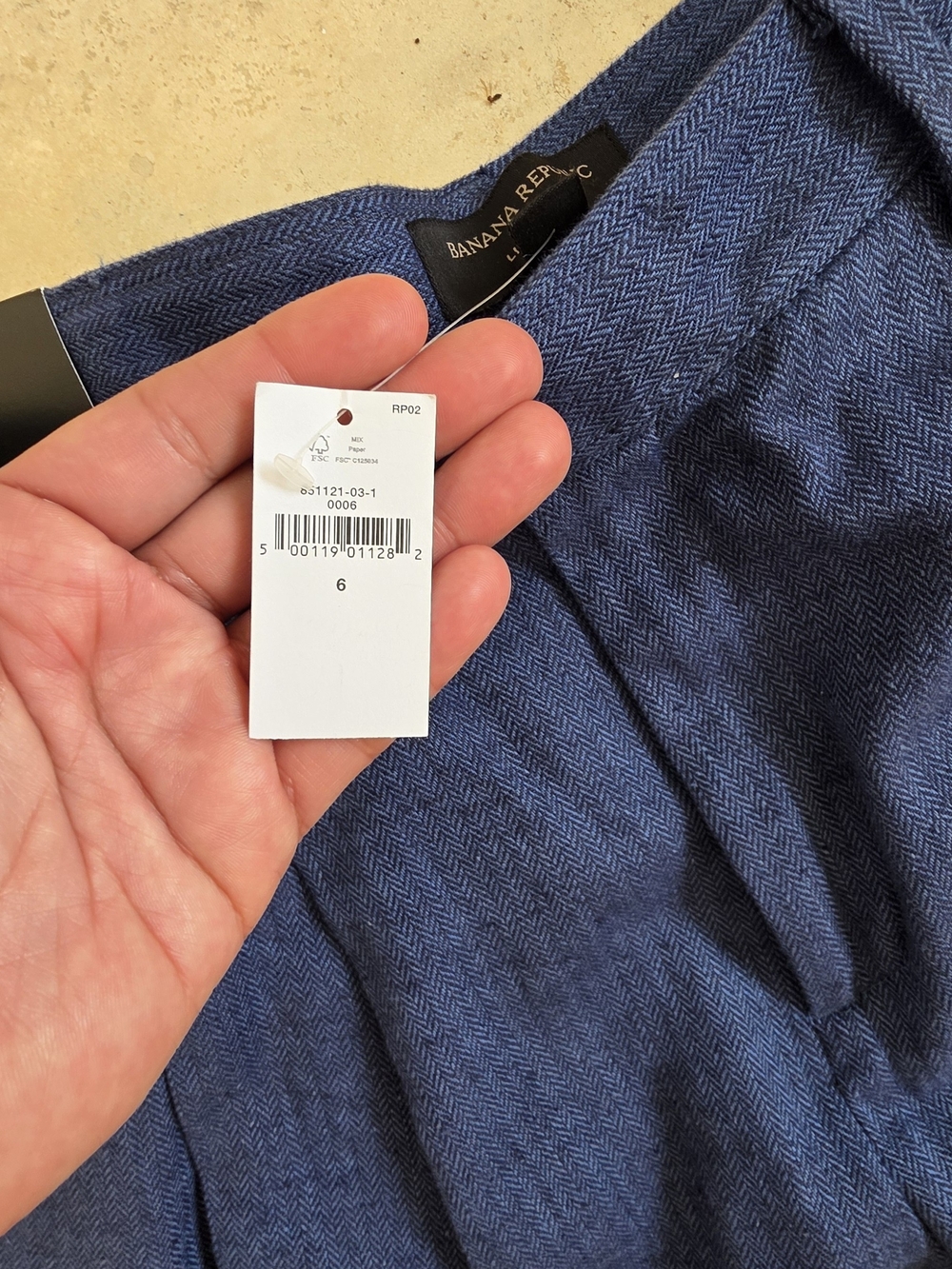 Banana Republic Women's Wide-Leg Linen Pleated Pants in Deep Blue - Picture 5 of 6